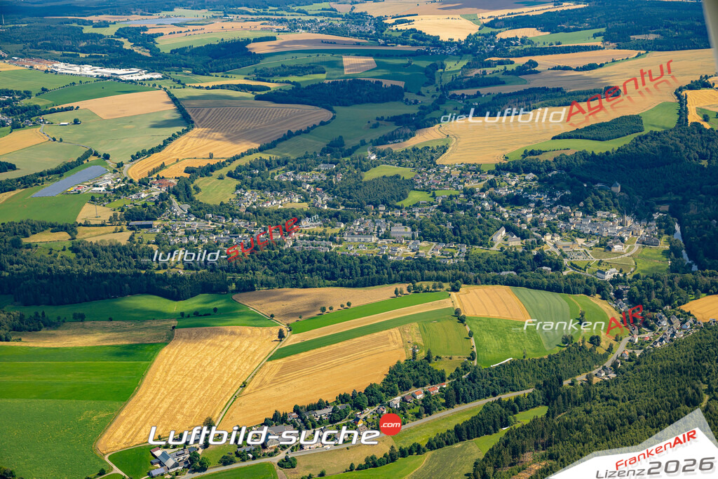 Das Luftbild zeigt :  Hirschberg - Die Luftaufnahme wurde 2024 vom UL-Flugzeug aus erstellt ( keine Drohne ) - Hochauflösende Luftaufnahme - Für grossformatige Ausdrucke geeignet. Die Geschenkidee !Mit Lizenz und Bildrechte bestellbar