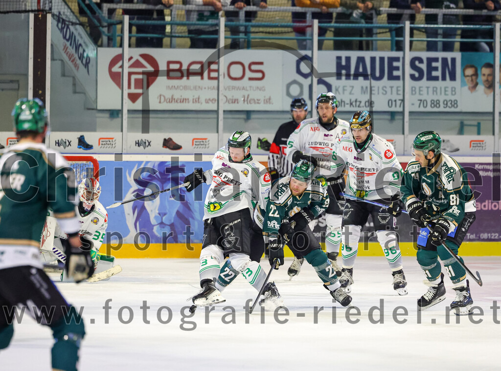 2025-09-21_067_TSV_Erding_gegen_Hoechstadter_Alligators | Erding, Deutschland, 21.09.2025:Eishockey, Oberliga Süd 2025 / 2026, 2. Spieltag, TSV Erding gegen Höchstadter Alligators, Endergebnis: 3:4Torwart Luca Ganz (Höchstadt Alligators, #35), Grady Hobbs (Erding Gladiators, #22)Foto: Christian Riedel / fotografie-riedel.net