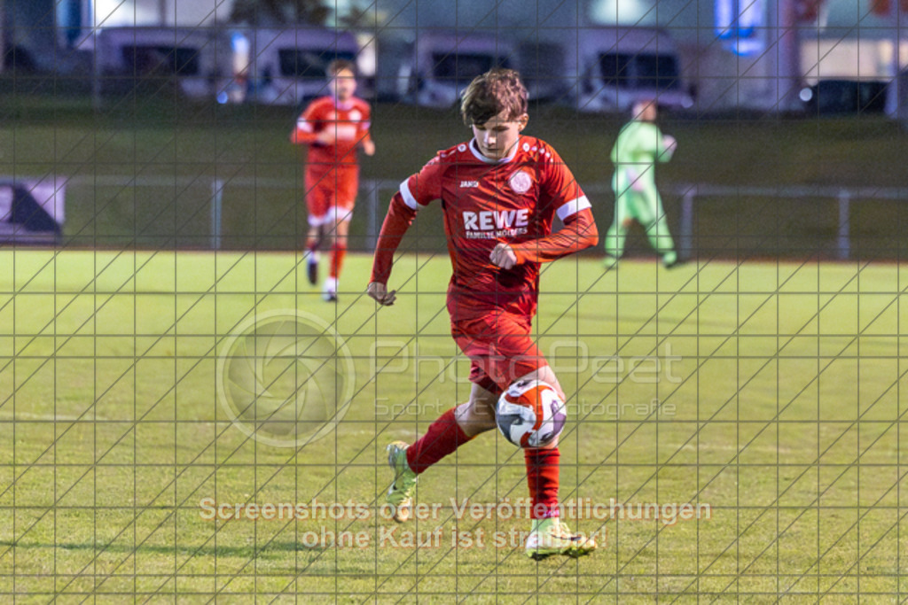 20251002_204817_0222-2 | #,1.FC Donzdorf (rot) vs. FV Faurndau (blau), Fußball, Bezirkspokal - Bezirk Neckar/Fils, 04. Runde, Saison 2025/2026, Rasenplatz Lautertal Stadion, Süßener Straße 16, 73072 Donzdorf, 02.10.2025 - 19:30 Uhr,Foto: PhotoPeet-Sportfotografie/Peter Harich