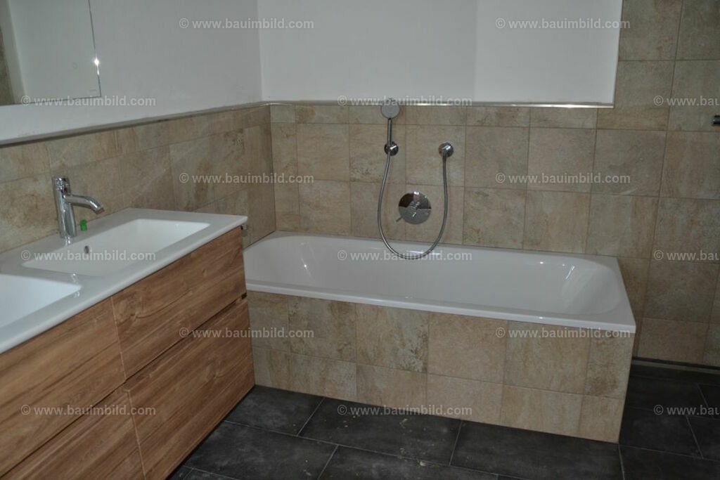 bib-lg15-sanitaer-0133 | Nach LV-Leistungsgruppen sortierte Detailfotos über den Bau eines Hauses. Alle Hausbau-Bilder direkt vom Urheber und Autor der Website Haus-Selber-Bauen.com