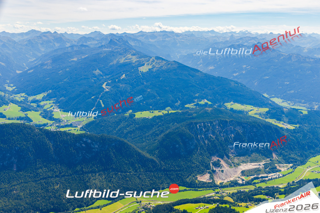 Luftaufnahme der Stadt Radstadt - Die Luftaufnahme wurde 2025 vom UL-Flugzeug heraus erstellt ( keine Drohne ) - Hochauflösende Luftaufnahme - für professionelle Ausdrucke geeignet. Die Geschenkidee !Mit Lizenz und Bildrechte bestellbar