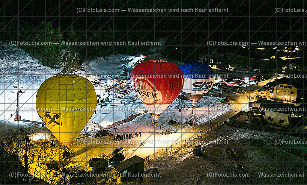 DJI_20251228190705_0133_D_Luftbild_NACHTderBALLONE | ... mit dem Ballonclub Ötscherland, einer Schauübung der Bergrettung, der Perchtegruppe Gaming 'Ötscherteufeln', dem Musikverein Lackenhof und sehr vielen Besuchern und Gästen aus nah und fern, So 28. Dezember 2025. Luftbildaufnahme.