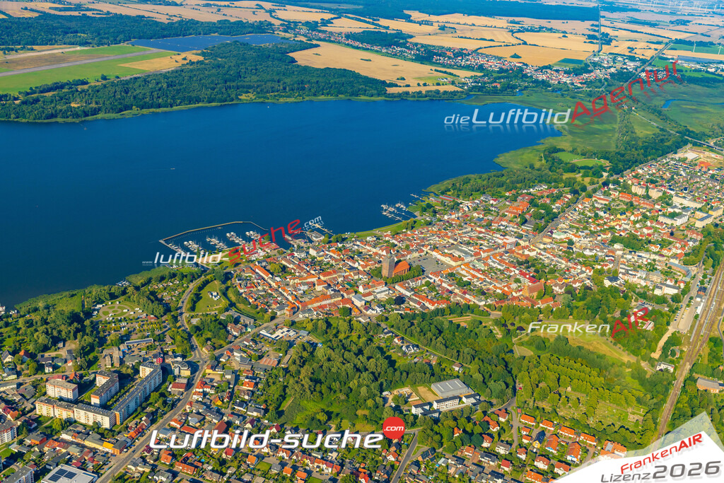 Ribnitz Ribnitz-Damgarten Bild- Das Luftbild wurde 2025 vom UL-Flugzeug heraus erstellt ( keine Drohne bzw. Drohnenaufnahme ) - Hochauflösende Luftaufnahme -Nicht vergleichbar mit Google Maps oder Satelittenbilder- Die Geschenkidee !Mit Lizenz und Bildrechte bestellbar - CC