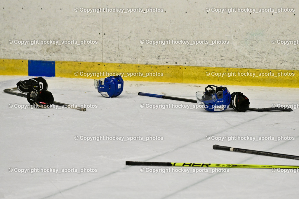 ESC Sparkasse Steindorf Meister 2025/26 | Schläger und Helme am Eis, ESC Sparkasse Steindorf Meister 2025/26, ESC Sparkasse Steindorf Meister 2025/26 am 08.03.2026 in Althofen (Stadthalle Althofen), Austria, (Photo by Bernd Stefan)