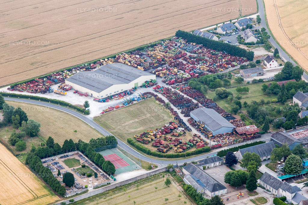 Aerial view: View of the town in Talcy in the state Loir et Cher, France. – Photo: IMG_101263.jpg taken on 06/25/2017 by Werner Riehm/FLY-FOTO.com – Resolution of the original: 5472 x 3648 px