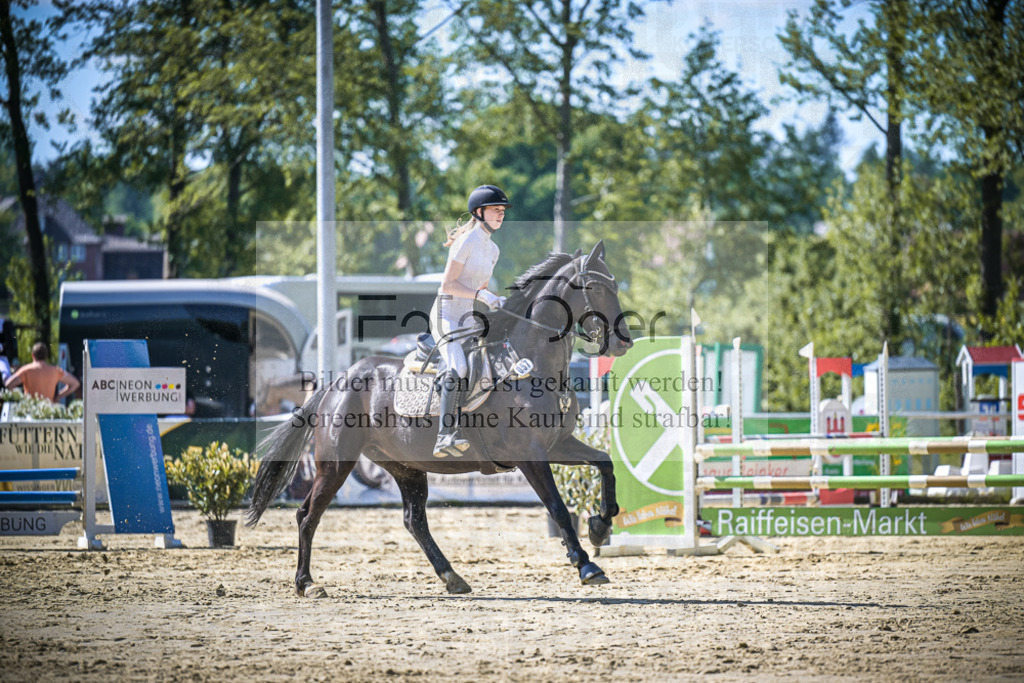 DOS_2189 | Entdecke hochwertige Reitturnierfotos von Foto Oger. Professionell, emotional und authentisch – jetzt Lieblingsmomente im Shop bestellen.Deutschlandweite Turnierfotografie. - Realisiert mit Pictrs.com