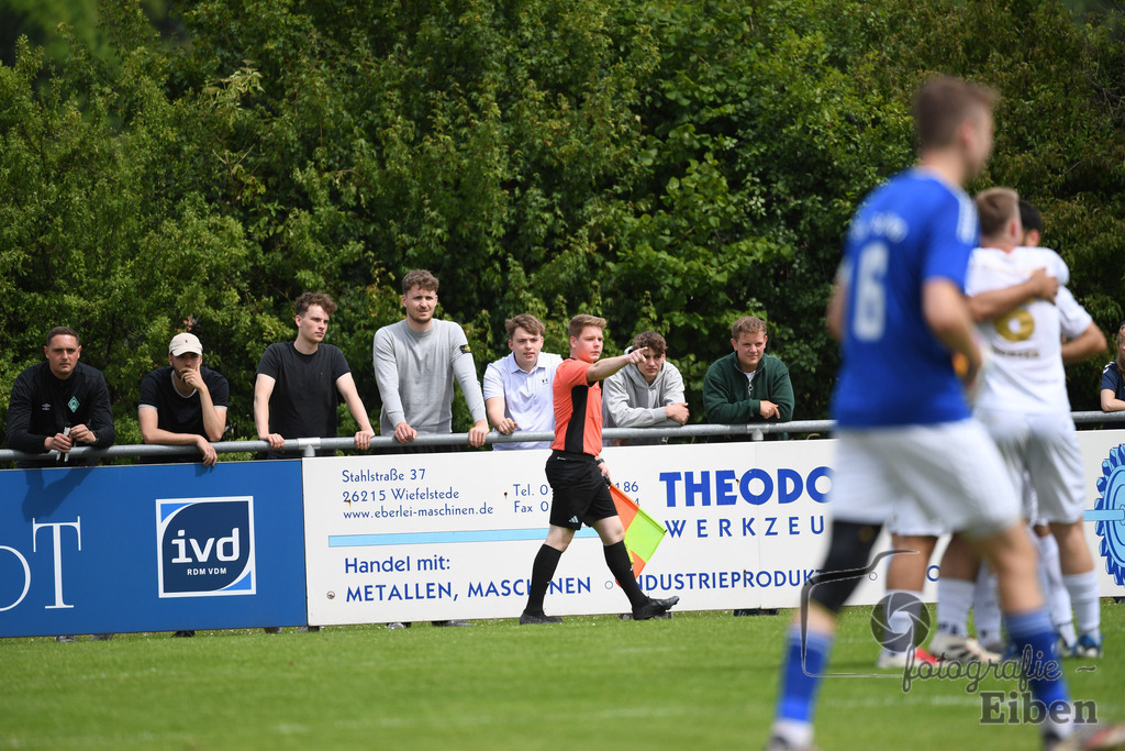 1. FC Nordenham-SV GOTANO | Kreispokal Finale Jade-Weser-Hunte 1. Mannschaften; 1.FC Nordenham (weiß)-SV GOTANO (blau) am 15.06.2025 in Rastede (Sportanlage Köttersweg), Photo: Philip Eiben 2025 - Realisiert mit Pictrs.com