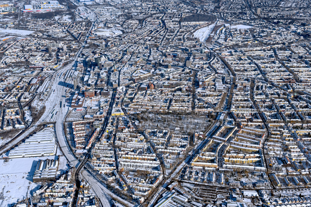 4043789 | DORTMUND 13.02.2021 Winterlich schneebedeckte Stadtansicht des Innenstadtbereiches in Dortmund im Ruhrgebiet im Bundesland Nordrhein-Westfalen, Deutschland. Weiterführende Informationen bei: Stadt Dortmund. // Wintry snowy city view on down town in Dortmund at Ruhrgebiet in the state North Rhine-Westphalia, Germany. Further information at: Stadt Dortmund. Foto: Gerhard Launer