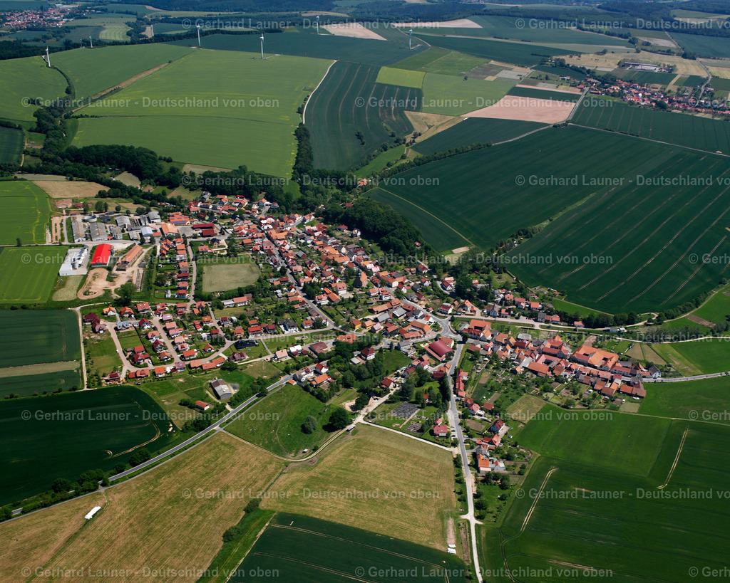 2634217 | REINHOLTERODE 09.06.2006 Stadtansicht vom Stadtrand angrenzend an landwirtschaftliche Feldern  in Reinholterode im Bundesland Thüringen, Deutschland // City view from the outskirts with adjacent agricultural fields  in Reinholterode in the state Thuringia, Germany Foto: Gerhard Launer