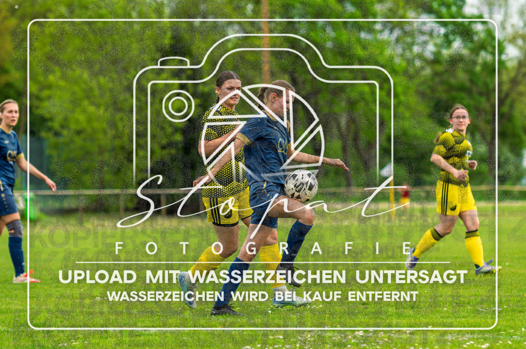 Kreisliga Damen HK - SVN Buchholz vs. SG Fulde | Melina Schultze (#20 SVN Buchholz); Kreisliga Damen HK - SVN Buchholz vs. SG Fulde am 03.05.2026 in Sportplatz Buchholz, Buchholz (Aller) - Realisiert mit Pictrs.com