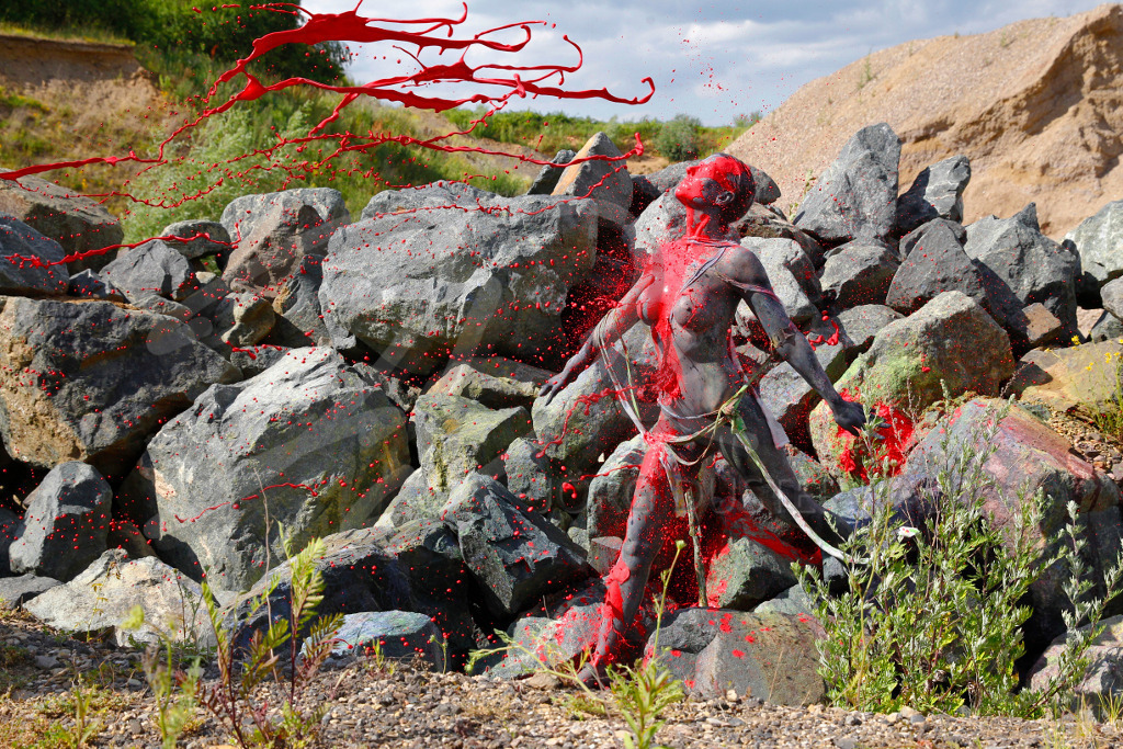 BodyArt-BLACKSTONESSPLASH_2933a | #003 | Modell: Renée-Claire | Foto: Tschiponnique Skupin - Realisiert mit Pictrs.com