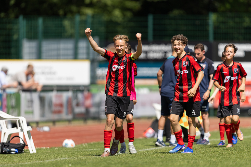 Fußball I Männer I 40. Pfingscup Hollage I 13145 | realhellocedii - Realisiert mit Pictrs.com
