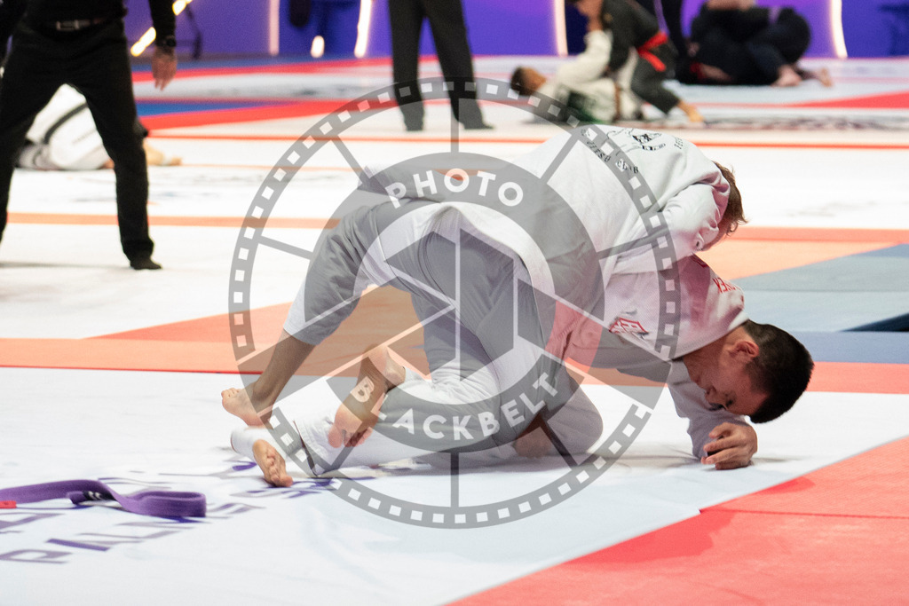 20231109PBB5085 | Fighters compete during the AJP World Professional Championship in the Mubadala Arena in Abu Dhabi, Arab United Emirates, on November 9, 2023.