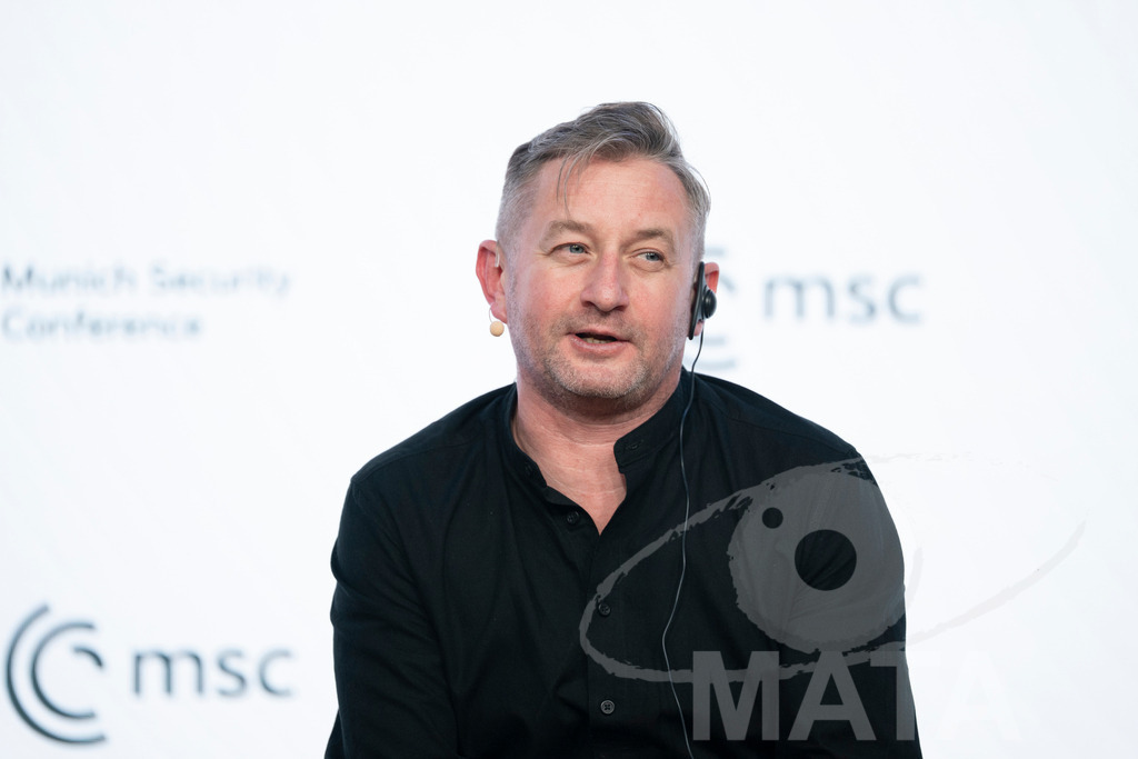 _DWA2869 | Die MSC Security and Literature Series der Münchner Sicherheitskonferenz wird von der ZEIT mitveranstaltet und vom Literaturhaus München unterstützt. Am Donnerstag, 12. Februar (19-20 Uhr), spricht Autor Serhiy Zhadan aus Charkiw mit Chrystia Freeland, Sonderbeauftragte für den Wiederaufbau der Ukraine und ehemalige stellvertretende Premierministerin Kanadas, über die Zukunft der Ukraine - Realisiert mit Pictrs.com