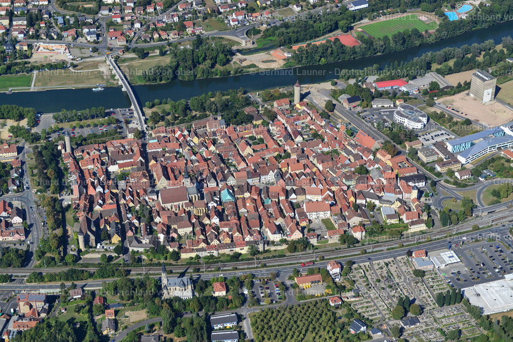 3650371 | KLEINOCHSENFURT 31.08.2016 Altstadtbereich und Innenstadtzentrum  in Kleinochsenfurt im Bundesland Bayern, Deutschland // Old Town area and city center  in Kleinochsenfurt in the state Bavaria, Germany Foto: Gerhard Launer