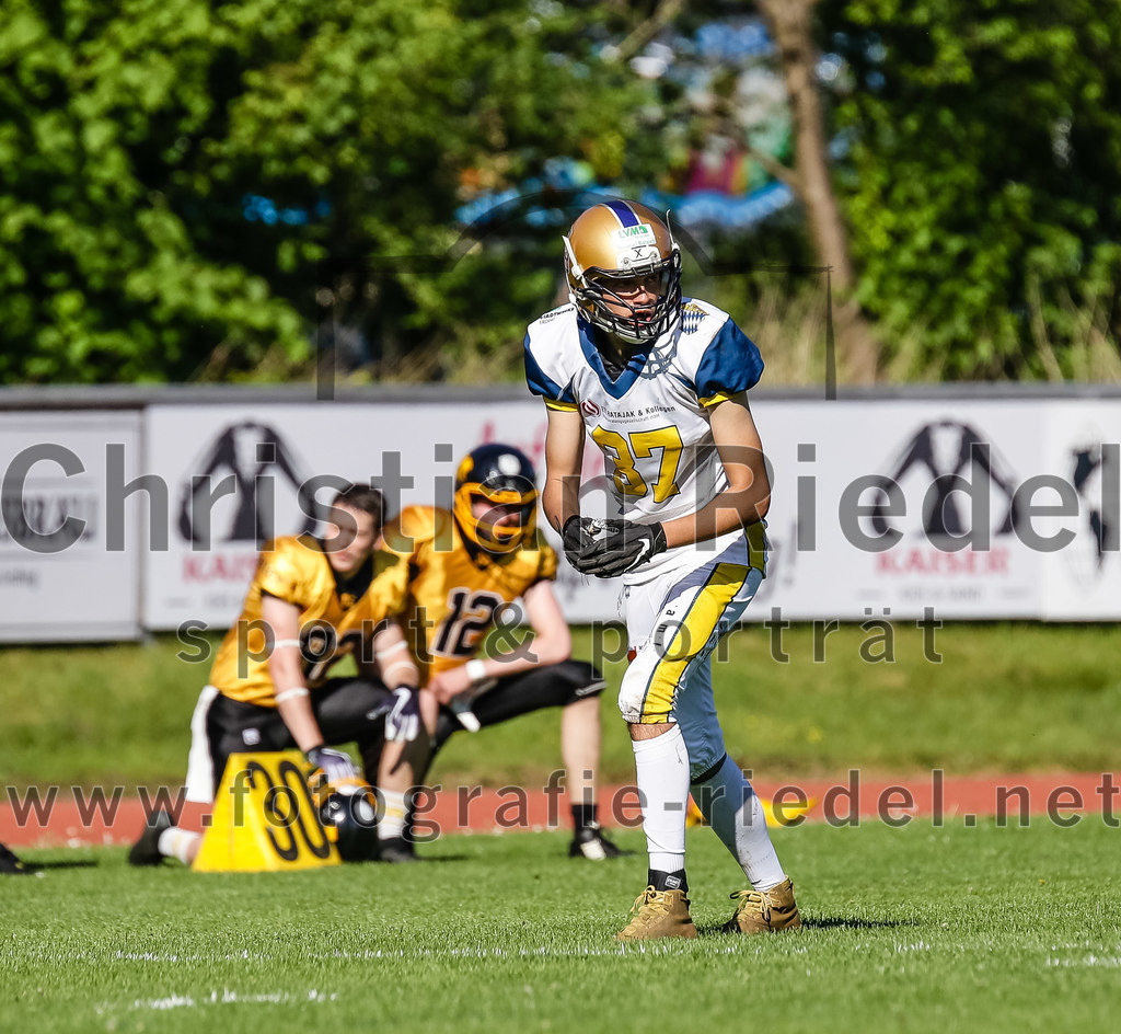 2022-05-14_086_Erding_Bulls_gegen_Munich_Cowboys_2 | Erding, Deutschland, 14.05.2022:
Fußball, Regionalliga 2022, 3. Spieltag, Erding Bulls gegen Munich Cowboys 2, Endergebnis: 20:30

Linus Grupen (Erding Bulls, #37)

Foto: Christian Riedel / fotografie-riedel.net