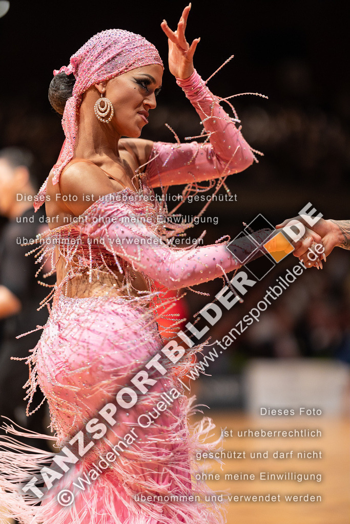 20230812-14582 | Hier finden Sie Tanz Bilder vom Latein und Standard Formationen tanzen. Sportbilder vom Tanzsport. Schöne Fotos und von Weltmeisterschaft, Europameisterschaft, Bundesliga, Regionalliga, Oberliga und Landesliga sowie von GOC Stuttgart, DanceComp, WM Bremen