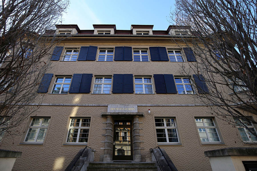 Ariowitsch Haus | Entdecke über 20 Kategorien Leipzig-Motive: Foto-Downloads, hochwertige Poster, Leinwand- & Fine-Art-Prints. Jetzt Lieblingsfoto im Bildlexikon Leipzig Shop bestellen!