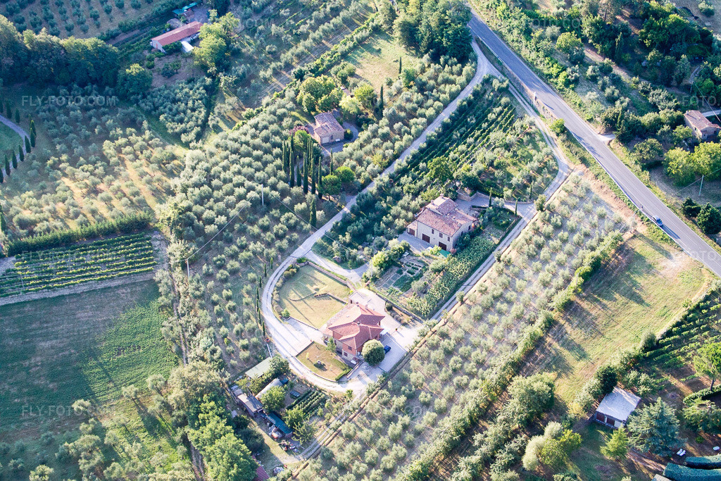 Aerial view: View of the town in Montepulciano in the state Siena, Italy. – Photo: IMG_43374.jpg taken on 07/25/2011 by Werner Riehm/FLY-FOTO.com – Resolution of the original: 4272 x 2848 px