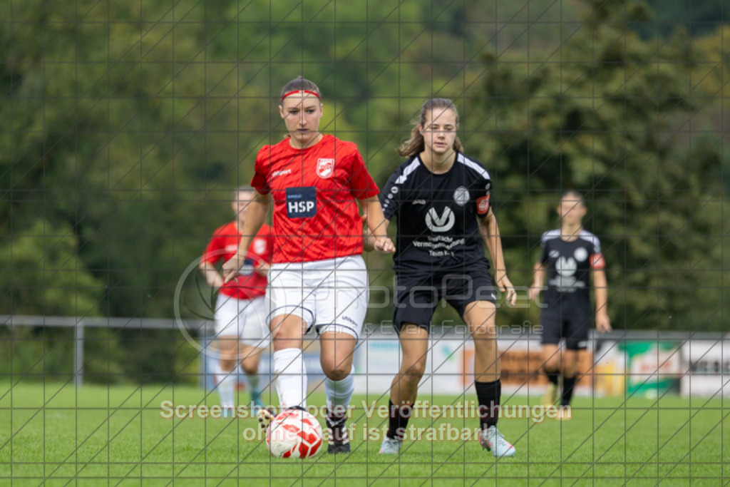 20250928_140615_0364 | #,1.FC Donzdorf (schwarz) vs. TV Derendingen (rot), Fussball, Frauen-Verbandsliga Württemberg, 03. Spieltag, Saison 2025/2026, Rasenplatz Lautertal Stadion, Süßener Straße 16, 73072 Donzdorf, 28.09.2025 - 13:00 Uhr,Foto: PhotoPeet-Sportfotografie/Peter Harich