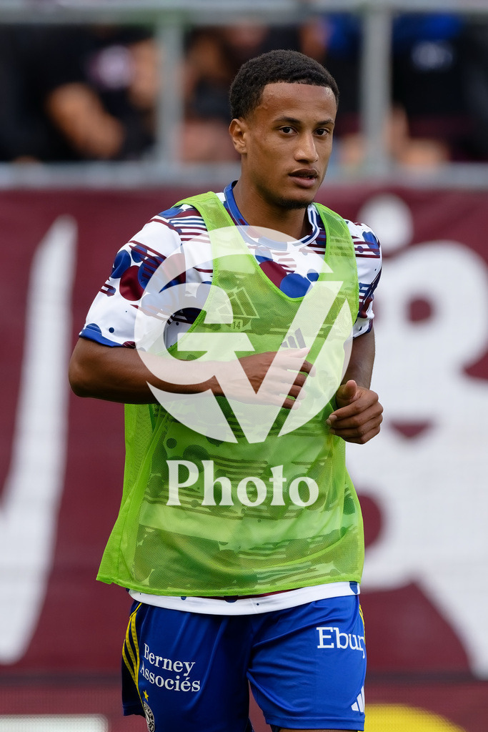 Brack Super League - Servette FC v FC Saint-Gall | Lilian Njoh (14 Servette FC) during warm-up prior  the Brack Super League match between Servette FC and FC Saint-Gall at Stade de Geneve in Geneva, Switzerland