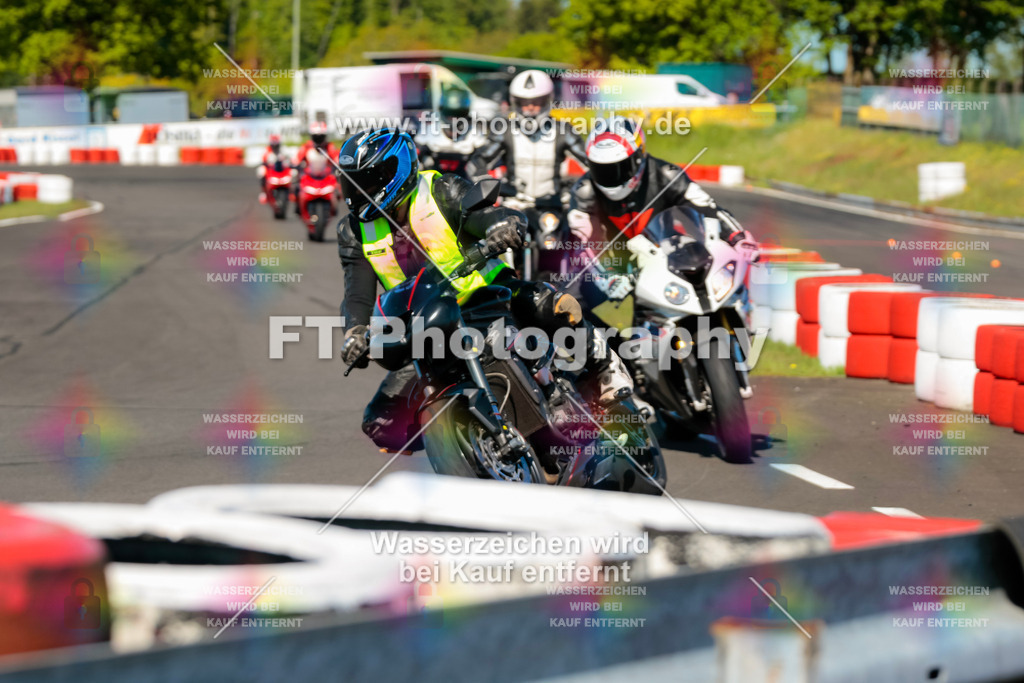 Moto-TeamOBK-21489 | Hier findet Ihr Bilder von Touristenfahrten auf der Nürburgring Nordschleife oder von anderen Veranstaltungen die ich besucht habe. Viel Spass beim Durch Schauen 