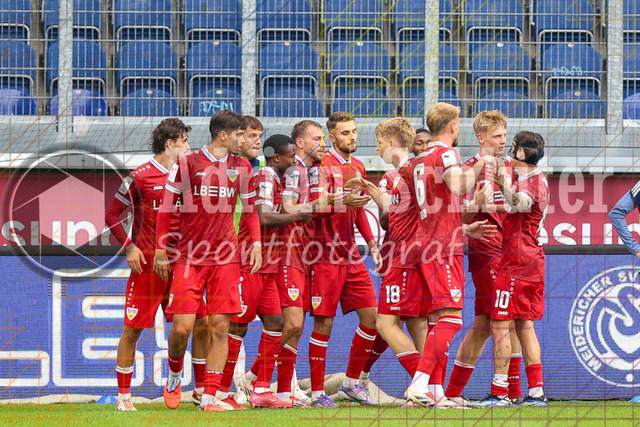 MSV Duisburg vs VfB Stuttgart II - 3. Liga | Duisburg, Deutschland, 02.08.25:   Dominik Nothnagel (VfB Stuttgart II) Torjubel, jubelt mit seiner Mannschaft nach dem Treffer zum 1:1 waehrend des Spiels der 3. Liga MSV Duisburg vs VfB Stuttgart II in der schauinsland-reisen-arena(Foto von Brauer-Fotoagentur / Adrian Schlueter)
