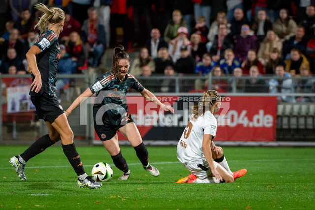 20241020NSZ_1740 | Sarah Zadrazil (Bayern München,No.25) auf dem Weg zum AusgleichstrefferDEU, Leverkusen, 20.10.2024 Fußball, Frauen, Google Pixel Frauen-Bundesliga, Saison 2024/2025, 7. Spieltag, Bayer 04 Leverkusen - FC Bayern MünchenDIE DFB-RICHTLINIEN UNTERSAGEN JEGLICHE NUTZUNG VON FOTOS ALS SEQUENZBILDER UND/ODER VIDEOÄHNLICHE FOTOSTRECKEN - Realisiert mit Pictrs.com