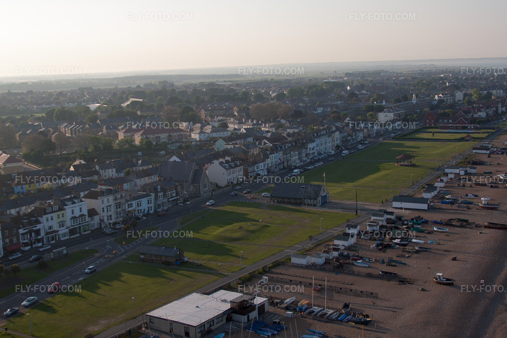 Aerial view: View of the town in Deal in the state England, Great Britain. – Photo: IMG_50886.jpg taken on 05/27/2012 by Werner Riehm/FLY-FOTO.com – Resolution of the original: 4752 x 3168 px