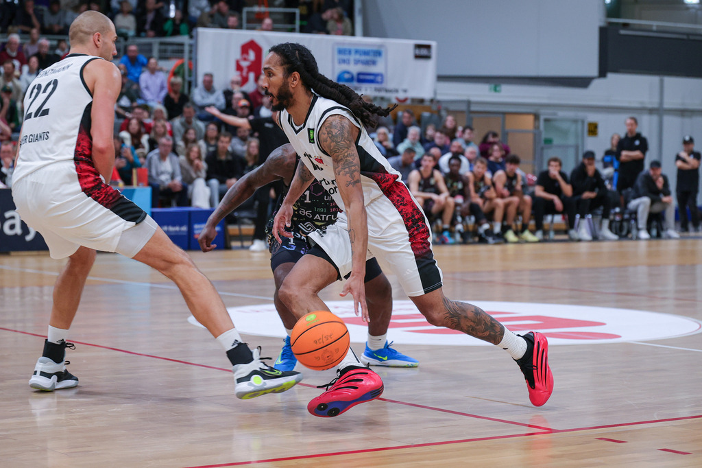 Pro A BAYER GIANTS vs Uni Baskets Münster-83 | Fotos von Basketballspielen aus dem Raum NRW fotografiert von Gero Mueller-Laschet und Daniel Schaefer - Realisiert mit Pictrs.com