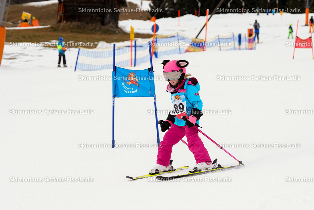 SRF_02.01.2026_0623 | Skirennfotos,Serfaus,Fiss,Ladis,Kinderskirennen,Winter,Tirol,Oberland,skirace,SFL,feelfree,weil wir's genießen,ski,Ski,skifahren,Sonnenplateau, - Realisiert mit Pictrs.com