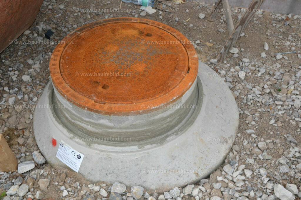 bib-lg03-abwasserkanal-0112 | Nach LV-Leistungsgruppen sortierte Detailfotos über den Bau eines Hauses. Alle Hausbau-Bilder direkt vom Urheber und Autor der Website Haus-Selber-Bauen.com