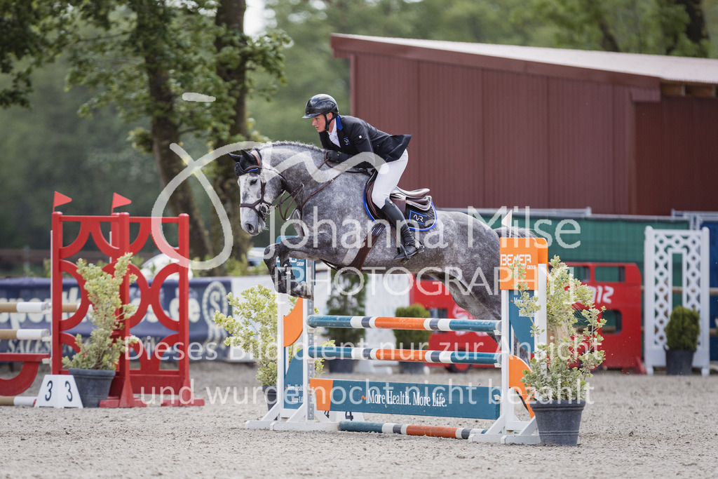 230516_Mühlen_03SprPf-A-354 | Deine schönsten Turniermomente als professionelle Fotos! Entdecke hochwertige Pferdesport-Fotografie im Online-Shop. Jetzt Fotos finden & bestellen!