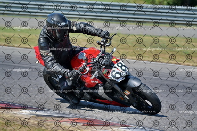 25bt04-0492 | markuskiefer.com - Realisiert mit Pictrs.com
