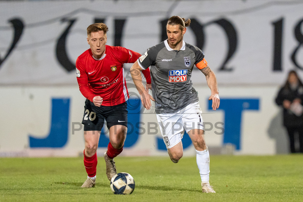 SG Sonnenhof Grossaspach vs. SSV Ulm 1846 Fussball, Fussball, WFV-Pokal, Viertelfinale, 01.04.2026 | Zweikampf zwischen Leon Maier (SG Sonnenhof Grossaspach, #20) und Dennis Chessa (SSV Ulm 1846 Fussball, #11),SG Sonnenhof Grossaspach vs. SSV Ulm 1846 Fussball, Fussball, WFV-Pokal, Viertelfinale, 01.04.2026