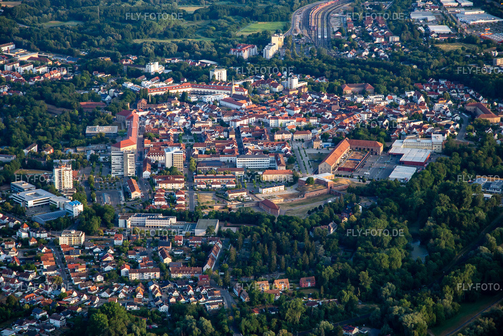 Stadtpark Fronte Lamotte | Luftbild: Stadtpark Fronte Lamotte in Germersheim im Bundesland Rheinland-Pfalz in Deutschland. Foto: IMG_136805.jpg vom 24.06.2023 durch ©2025 Werner Riehm fly-foto.de/copyright - Realisiert mit Pictrs.com