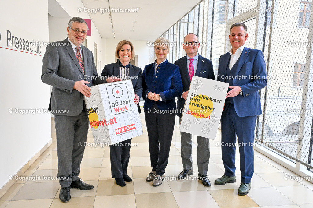 Pressekonferenz WKO Ooe_ Ooe Job Week 2024_ 27.02.2024-1 | 27.02.2024, Presseclub Linz, AUT, Pressekonferenz WKO Oberoesterreich, Ooe Job Week 2024, im Bild Alfred Klampfer (Bildungsdirektor Ooe), Iris Schmidt (Landesgeschaeftsfuehrerin des Arbeitsmarktservice Ooe), Doris Hummer (Praesidentin der Wirtschaftskammer Ooe), Gerald Silberhumer (Direktor der Wirtschaftskammer Ooe), Robert Oberfrank (Projektleiter der Ooe Job Week u. Leiter der WKOoe-Abtlg. Bezirksstellen)