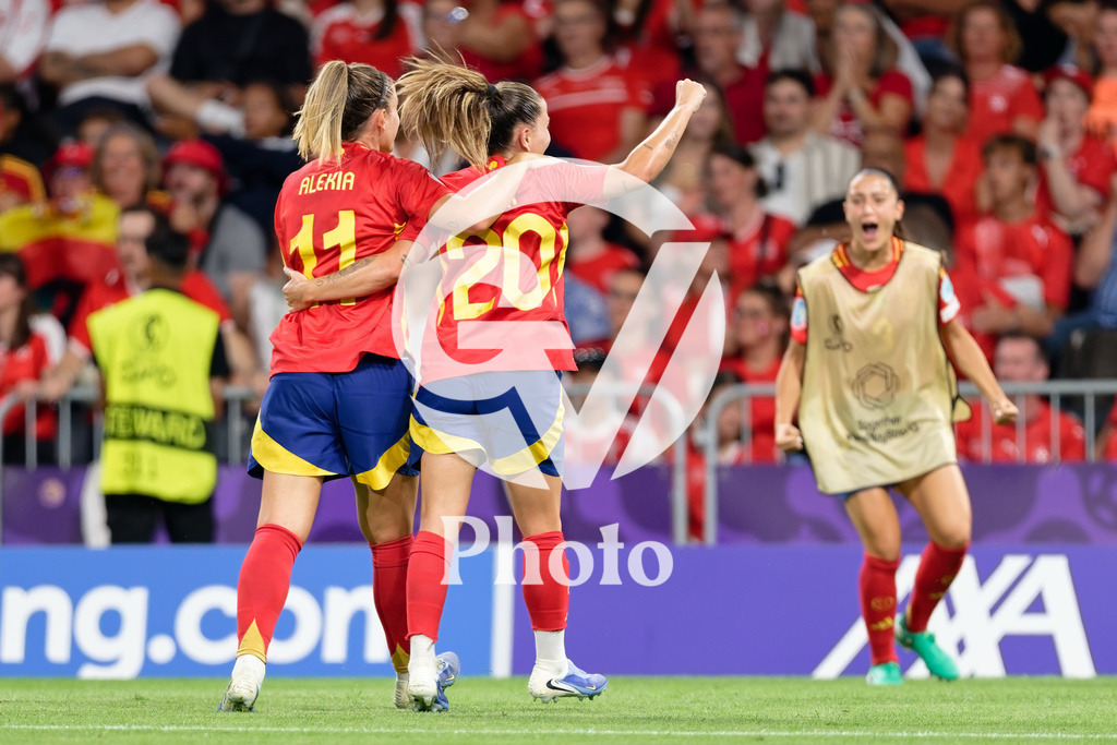 Spain v Switzerland - UEFA Women's EURO 2025 Quarter-Final | BERN, SWITZERLAND - JULY 18: Claudia Pina of Spain (R) celebrates after scoring her team's second goal with teammate Alexia Putellas of Spain (L)   during the UEFA Women's EURO 2025 Quarter-Final match between Spain v Switzerland at Stadion Wankdorf on July 18, 2025 in Bern, Switzerland. (Photo by Giuseppe Velletri/Sports Press Photo/Getty Images)