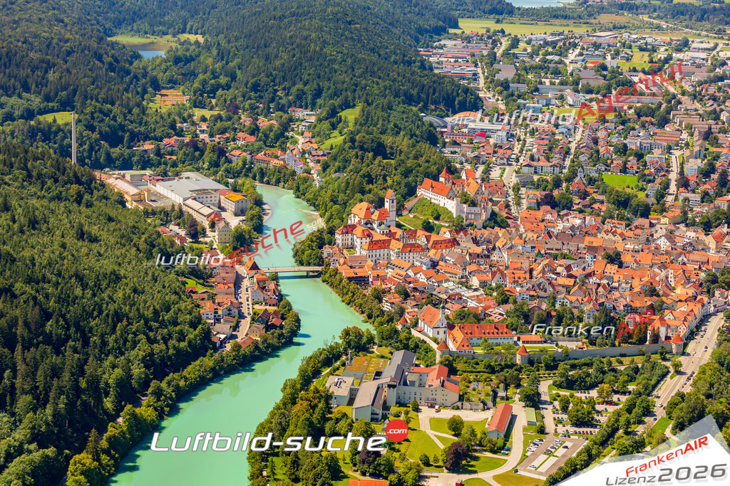 Luftaufnahme der Stadt Füssen - Die Luftaufnahme wurde 2025 vom UL-Flugzeug heraus erstellt ( keine Drohne ) - Hochauflösende Luftaufnahme - für professionelle Ausdrucke geeignet. Die Geschenkidee !Mit Lizenz und Bildrechte bestellbar