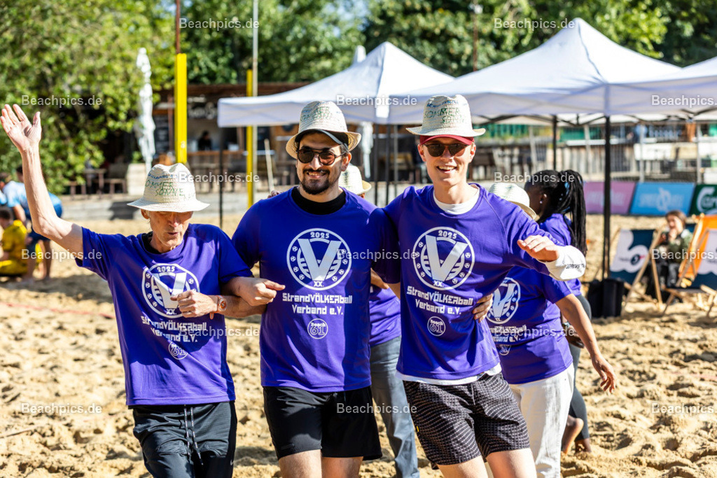 2025-200081113-Strandvölkerball-WM_1 |  23.08.2025; Berlin Foto: Gerold Rebsch - www.beachpics.de