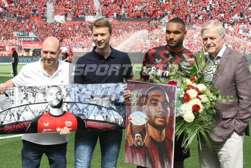 Bayer 04 Leverkusen - Borussia Dortmund | Fernando Carro, Simon Rolfey, Jonathan Tah und Werner Wenning - © Sportfoto-Sale (MK) - Realisiert mit Pictrs.com