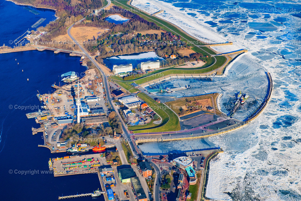 Wilhelmshaven_Hafen_Eis_WinterELS_0801020318 | WILHELMSHAVEN 02.03.2018 Eisgang Schleuseninsel mit dem Ortskern in Wilhelmshaven im Bundesland Niedersachsen, Deutschland. // Island area Schleuseninsel with the village center in Wilhelmshaven in the state Lower Saxony, Germany. Foto: Martin Elsen
