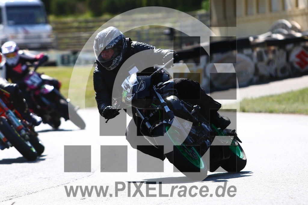 0042-20250510_01442 | Schöne Erinnerungen an spannende Momente - das festzuhalten ist unser Job. PIXELrace.de ist seit 2003 auf den Rennstrecken Europas unterwegs um die Action draußen beim Fahren und die wunderbare Stimmung imm Fahrerlager für euch einzufangen.