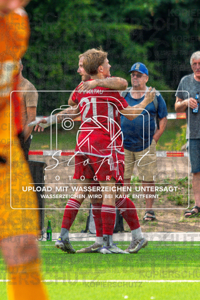 Bezirksliga Herren Lüneburg 2 - Germania Walsrode vs. MTV Soltau | Mika-Jaimi Gonzalez (MTV Soltau #10), Jelle Tödter (MTV Soltau #21) Jugebl nach 1:0; Bezirksliga Herren Lüneburg 2 - Germania Walsrode vs. MTV Soltau am 16.08.26 in Eckernworthstadion, Walsrode - Realisiert mit Pictrs.com