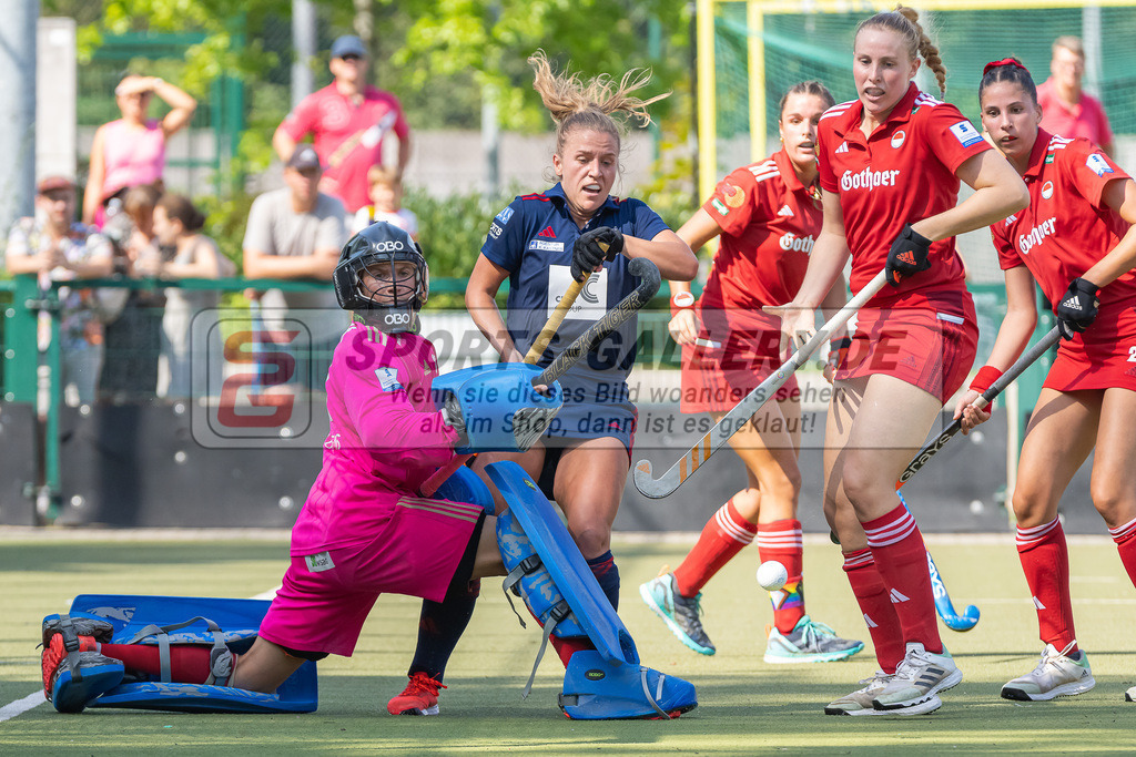 HK_20230910_104049 | 1.Bundesliga Damen Düsseldorfer HC - Rot-Weiss köln  am 10.9.2023 DHC, Düsseldorf , Sielaff Maja ( Torfrau Rot-Weiss Köln #81 ) , Mabel Brands ( Düsseldorfer HC #7 )