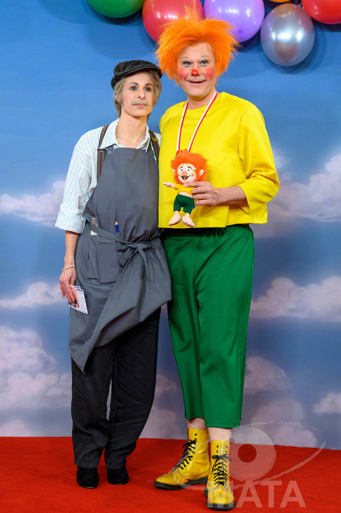 _DWI2479 | Nürnberg Oberbürgermeister Marcus König mit seiner Gattin Anke bei der TV-Sendung Fastnacht in Franken 2024. Veitshöchheim, 02.02.2024 Bayern Deutschland - Realisiert mit Pictrs.com