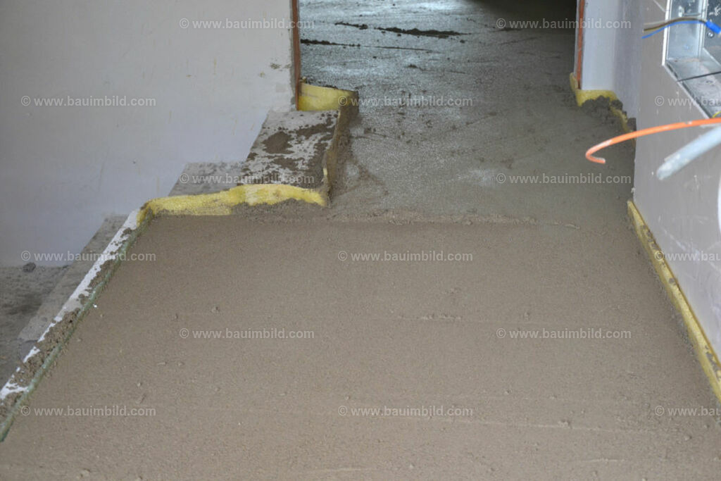 bib-lg19-fussbodenaufbau-0202 | Nach LV-Leistungsgruppen sortierte Detailfotos über den Bau eines Hauses. Alle Hausbau-Bilder direkt vom Urheber und Autor der Website Haus-Selber-Bauen.com