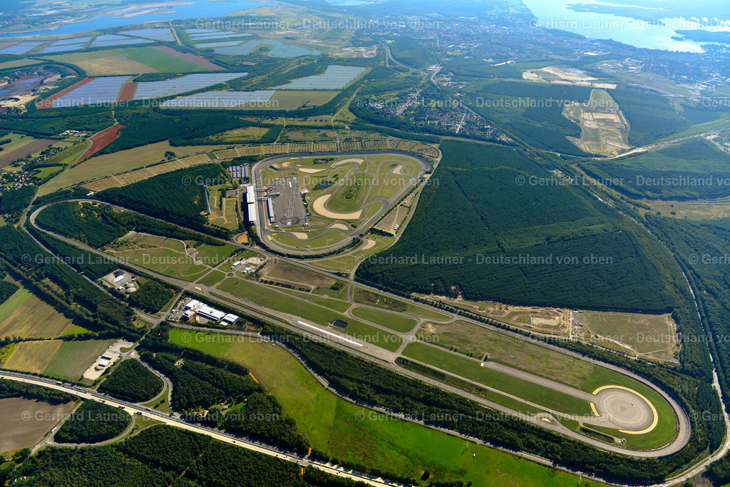 3636907 | SCHIPKAU 25.08.2016 Rennstrecke der Rennbahn " Lausitzring " in Schipkau im Bundesland Brandenburg, Deutschland. Weiterführende Informationen bei: DEKRA Automobil GmbH. // Racetrack racecourse " Lausitzring " in Schipkau in the state Brandenburg, Germany. Further information at: DEKRA Automobil GmbH. Foto: Gerhard Launer