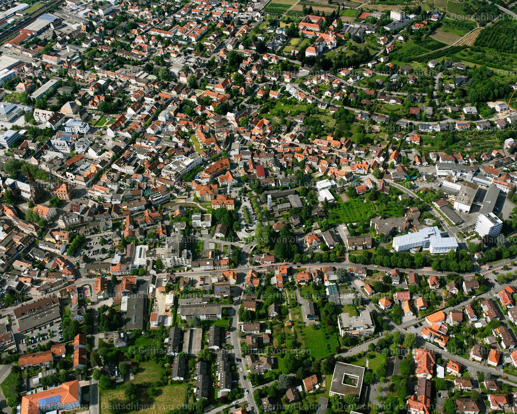 2526068 | BüHL 01.05.2005 Stadtzentrum im Innenstadtbereich  in Bühl im Bundesland Baden-Württemberg, Deutschland // The city center in the downtown area  in Bühl in the state Baden-Wuerttemberg, Germany Foto: Gerhard Launer