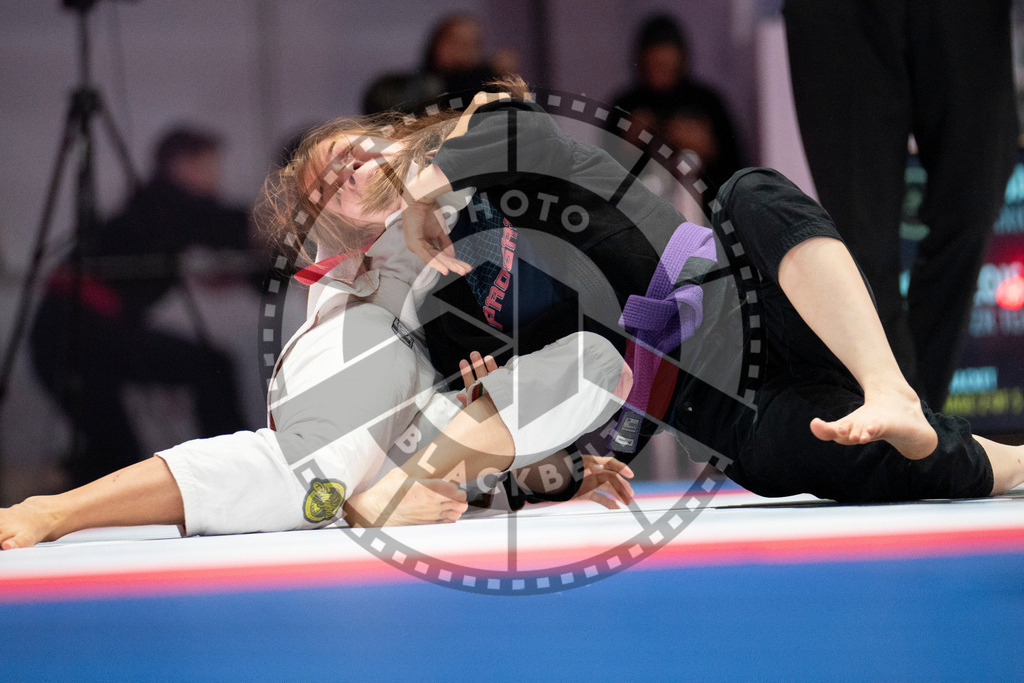 20231109PBB6332 | Fighters compete during the AJP World Professional Championship in the Mubadala Arena in Abu Dhabi, Arab United Emirates, on November 9, 2023.